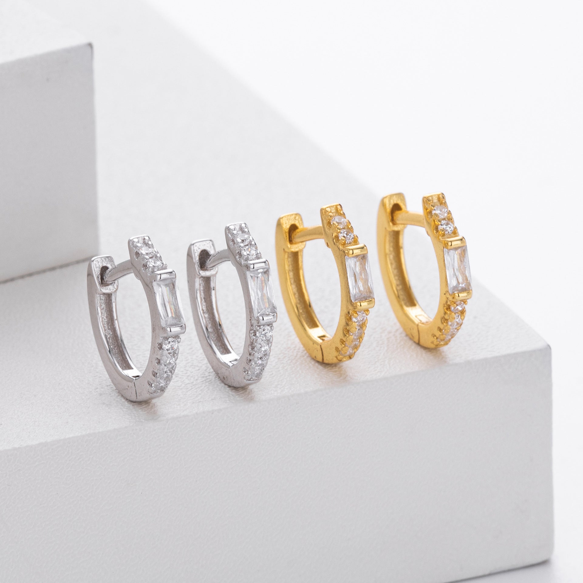 Damen Ohrhänger mit funkelndem Zirkonbesatz und klassischem Design Shop Nory