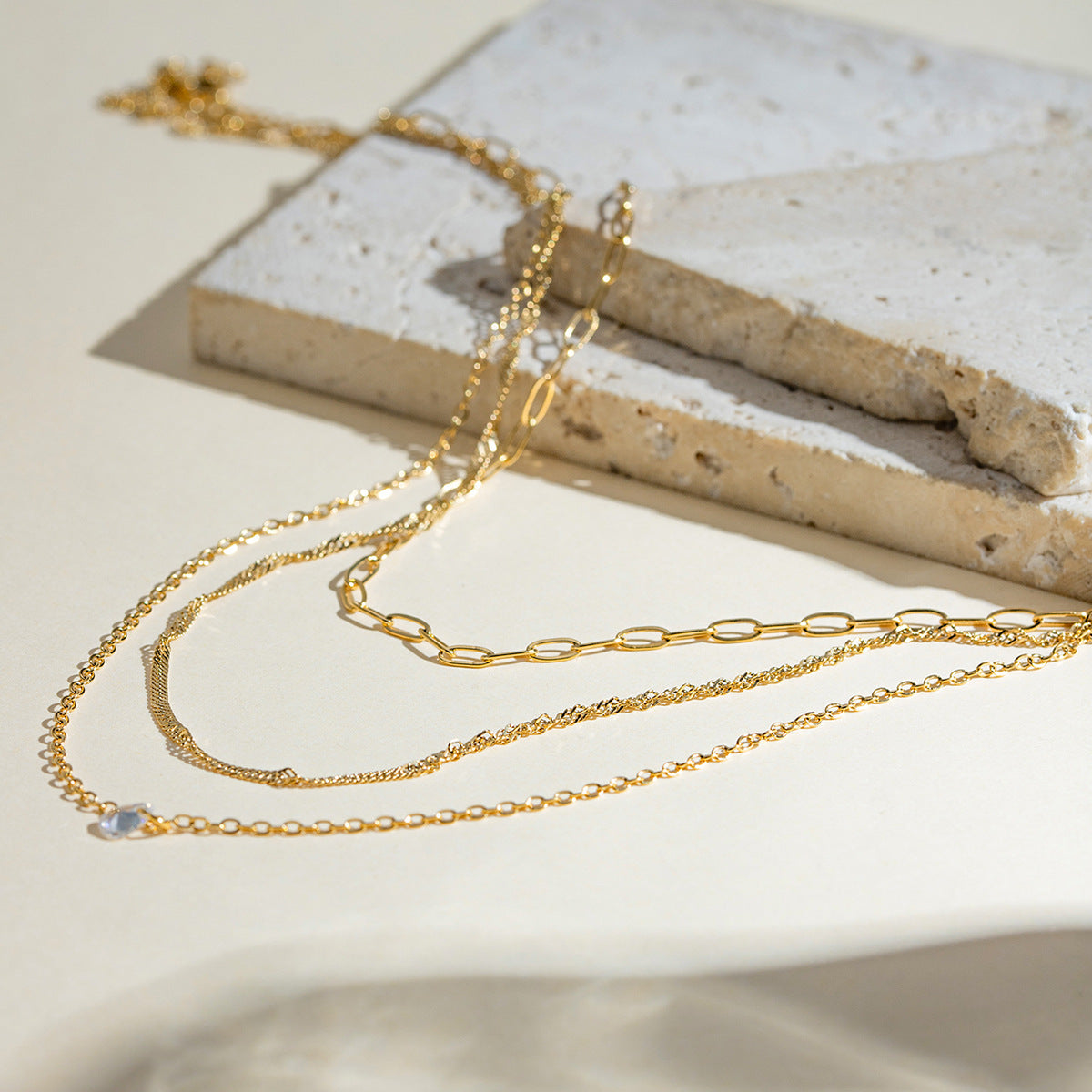Damen Halskette mit dreischichtigem Design und elegantem Sternanhänger Shop Nory