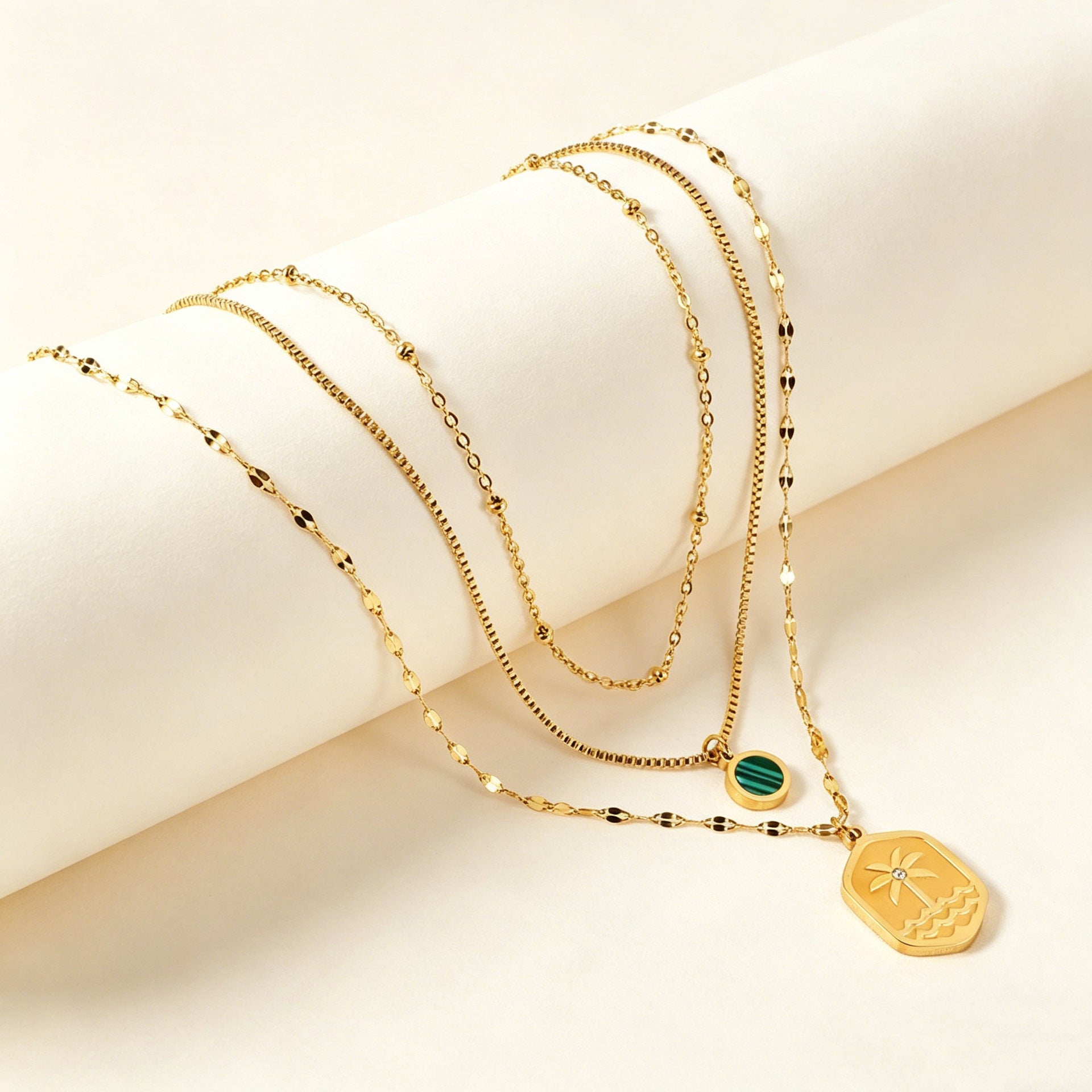 Damen mehrlagige Halskette mit bunten Anhängern und goldplattiertem Design Shop Nory