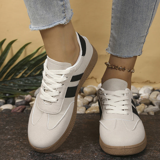 Damen Retro-Sneaker mit Wildleder-Optik, Gumsohle und kontrastierenden Streifen Shop Nory