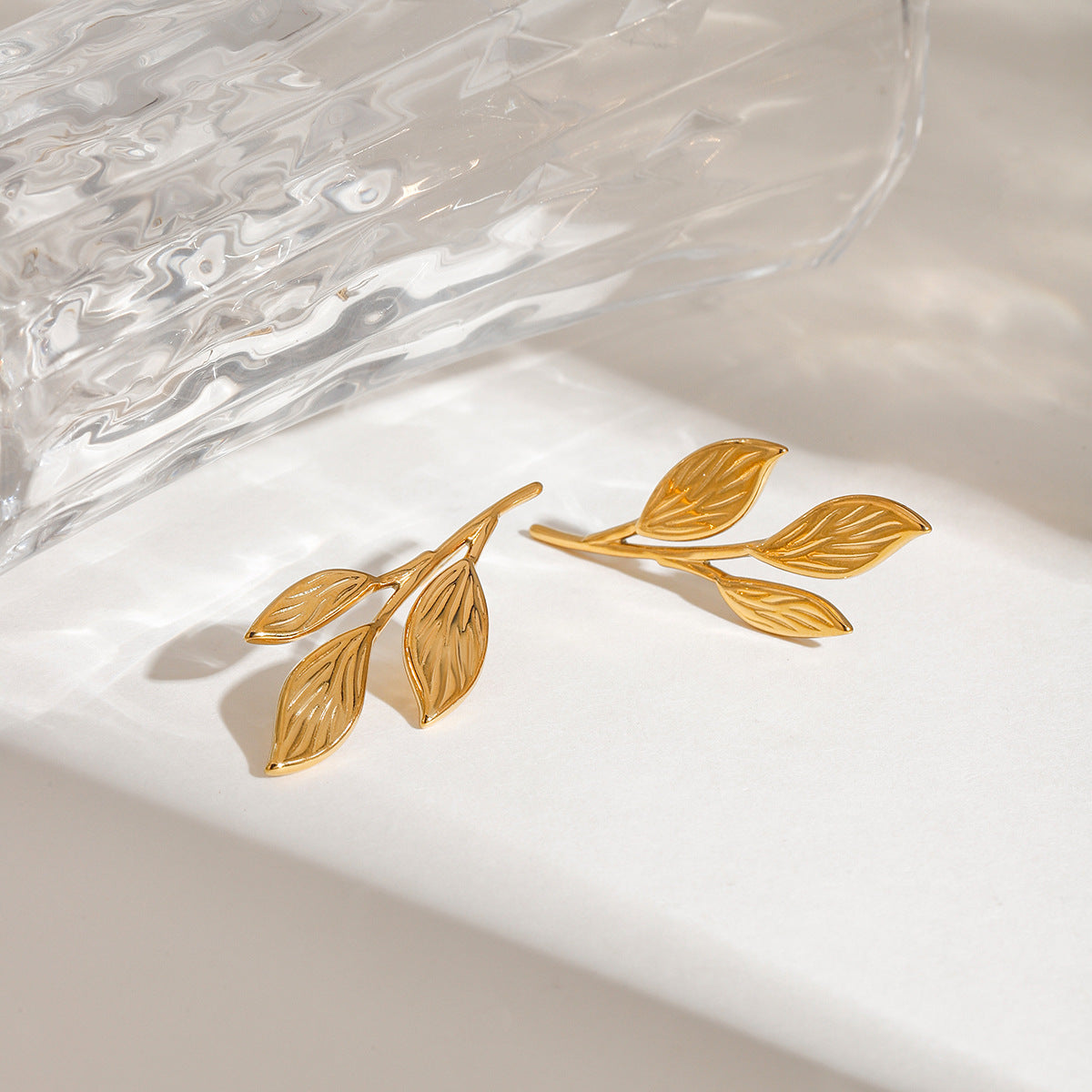 Damen Ohrringe im eleganten Blattdesign Shop Nory
