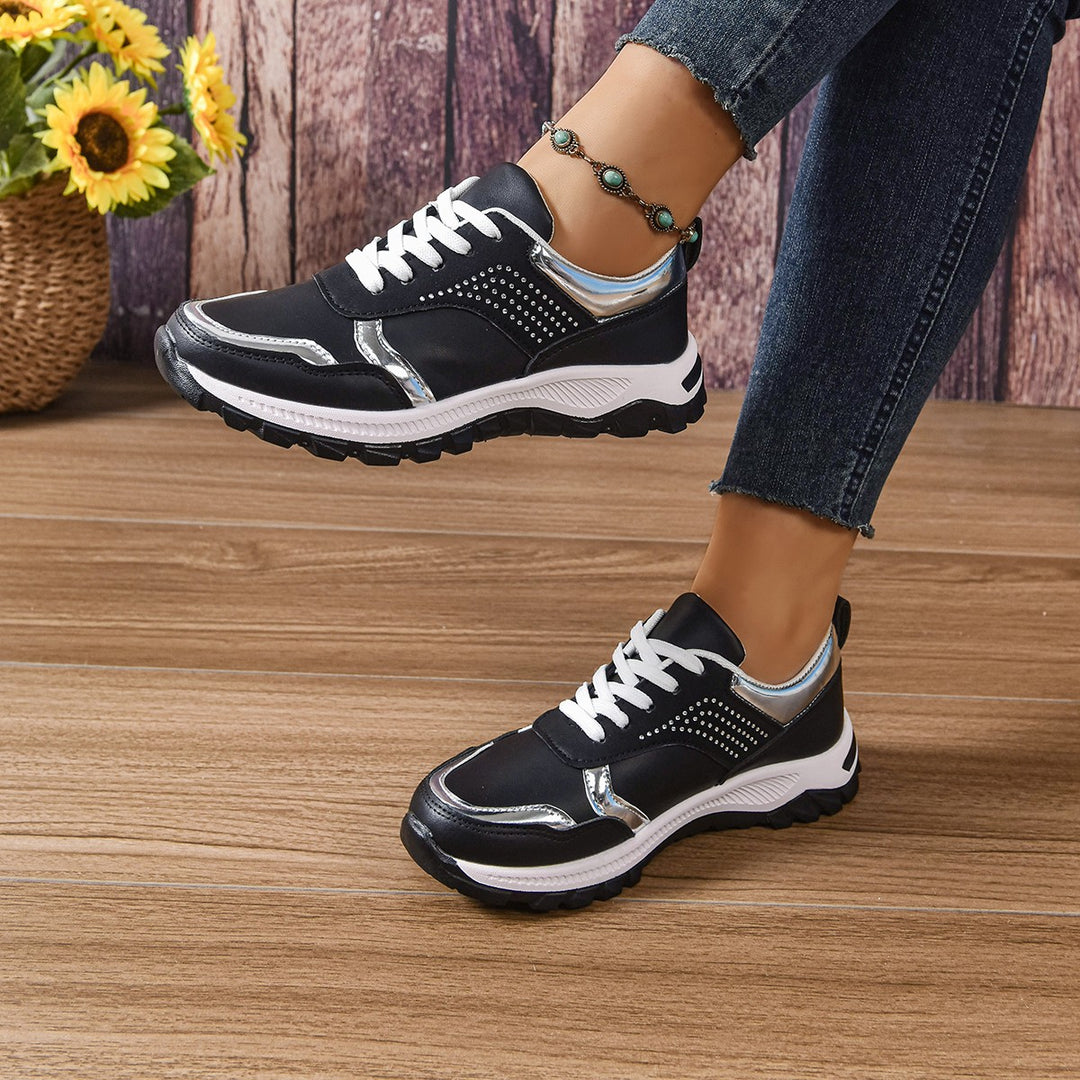 Damen modischer City-Chunky-Sneaker mit Metallic-Akzenten, Ziernieten und dämpfender Leichtsohle Shop Nory