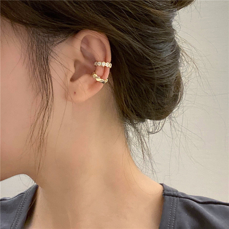 Damenring mit geschwungenem Design und funkelnden Kristallen Shop Nory