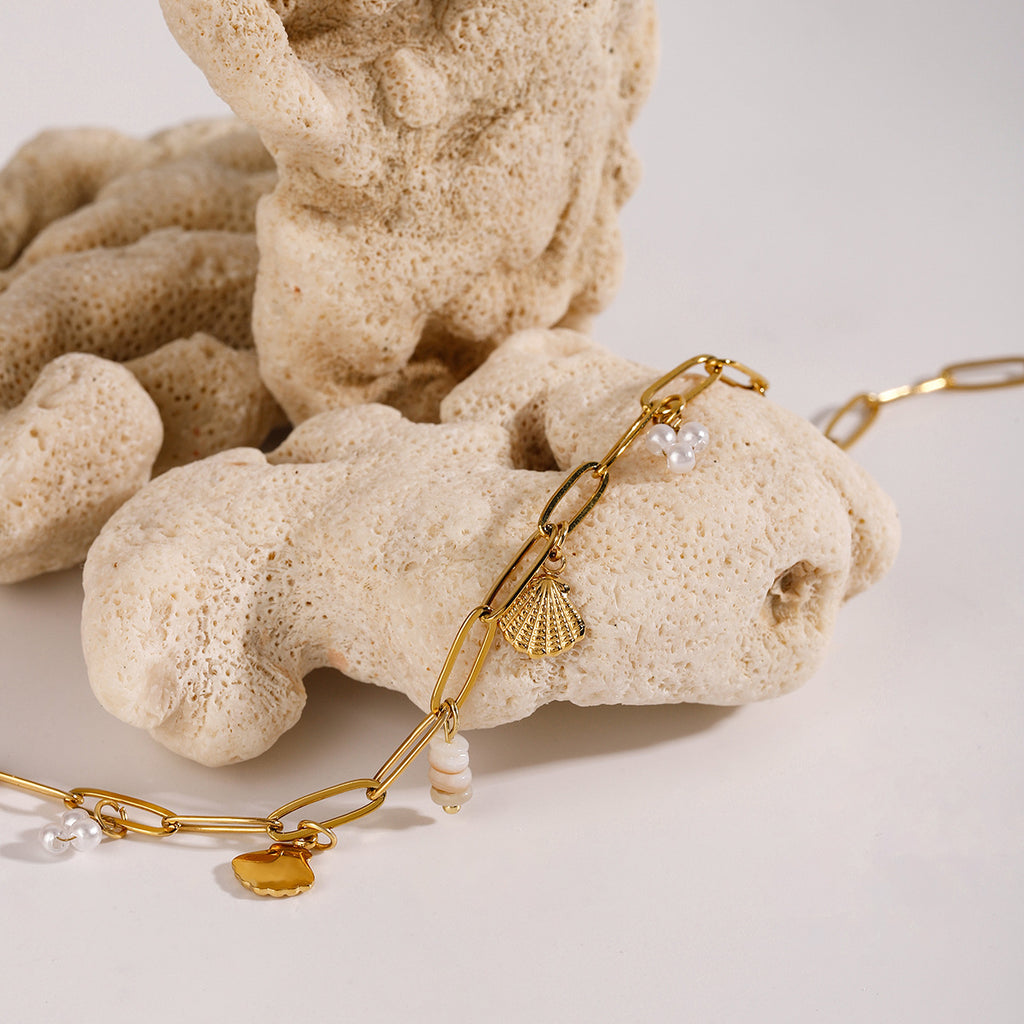Damen Halskette mit muschelverzierten Anhängern aus hypoallergenem Edelstahl Shop Nory