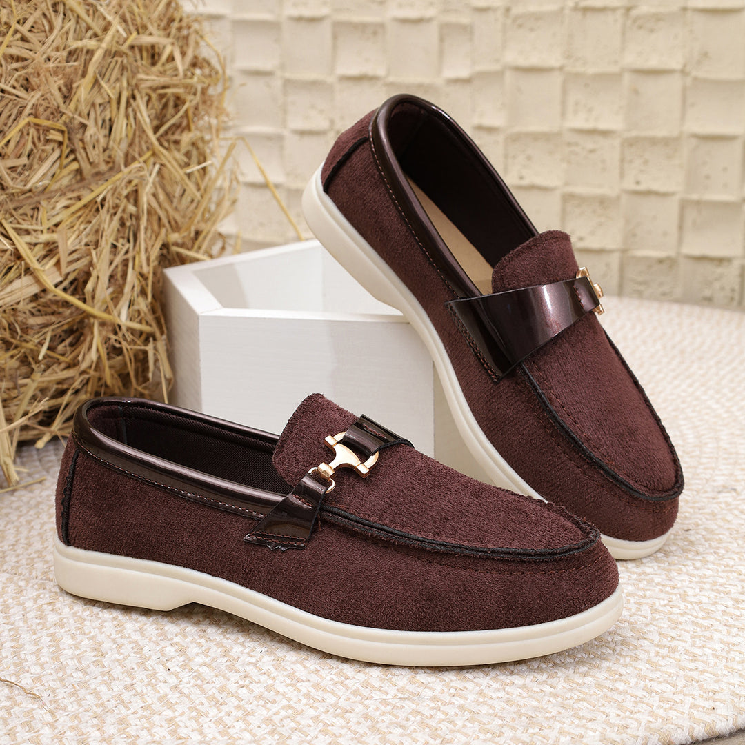 Damen elegante Veloursleder-Slipper mit dekorativer Metall-Hardware und flexibler Leichtlaufsohle Shop Nory