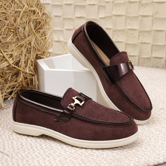 Damen elegante Veloursleder-Slipper mit dekorativer Metall-Hardware und flexibler Leichtlaufsohle Shop Nory
