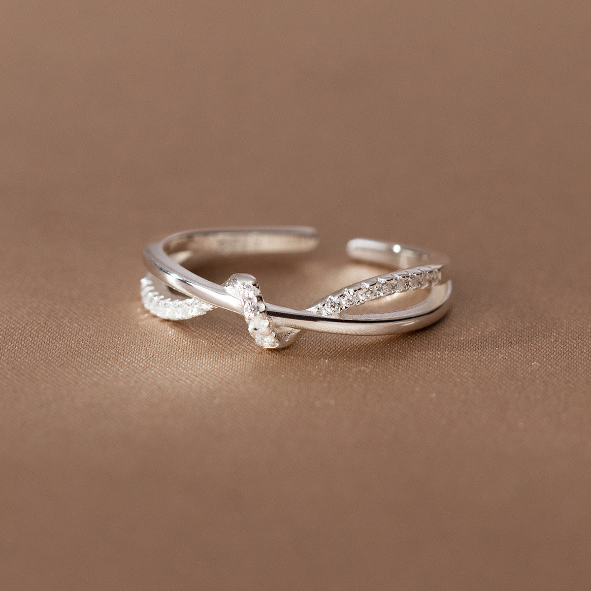 Damen Offener Ring mit kreativen Wellen- und Zirkonia-Details Shop Nory