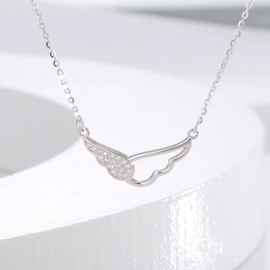 Damen elegante Halskette mit Flügel-Anhänger und funkelnden Zirkonia Shop Nory