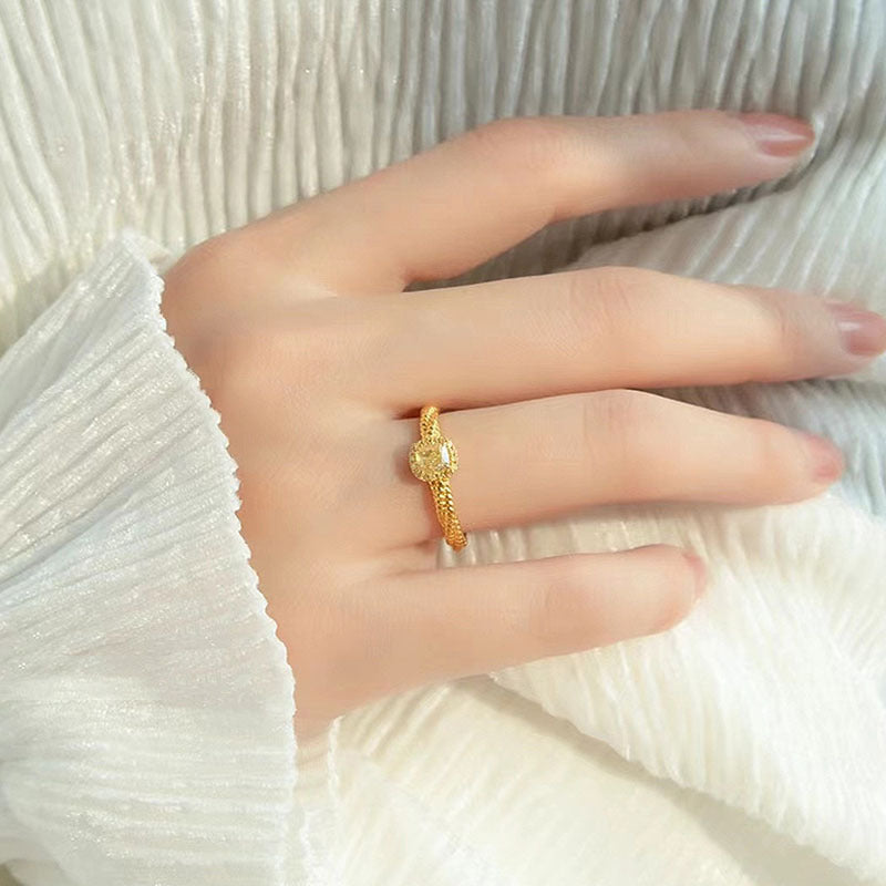 Damen Ring mit kunstvollem geflochtenem Design und strahlendem Stein Shop Nory