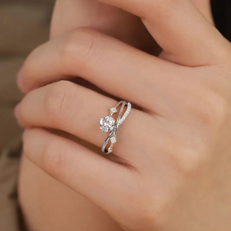 Damen eleganter Ring mit filigraner Zirkonia-Verzierung und modernem Design Shop Nory
