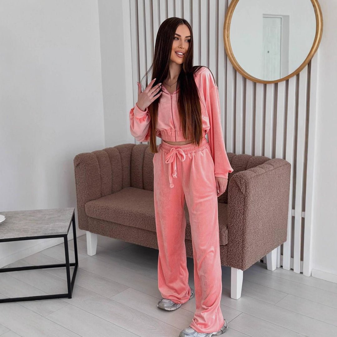 Damen Zweiteiliges Samt-Loungewear-Set mit Cropped-Zipjacke und weiter High-Waist-Sweathose Shop Nory