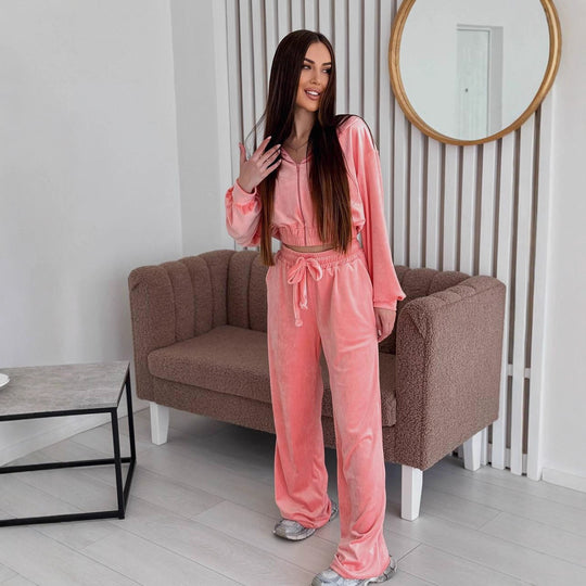 Damen Zweiteiliges Samt-Loungewear-Set mit Cropped-Zipjacke und weiter High-Waist-Sweathose Shop Nory