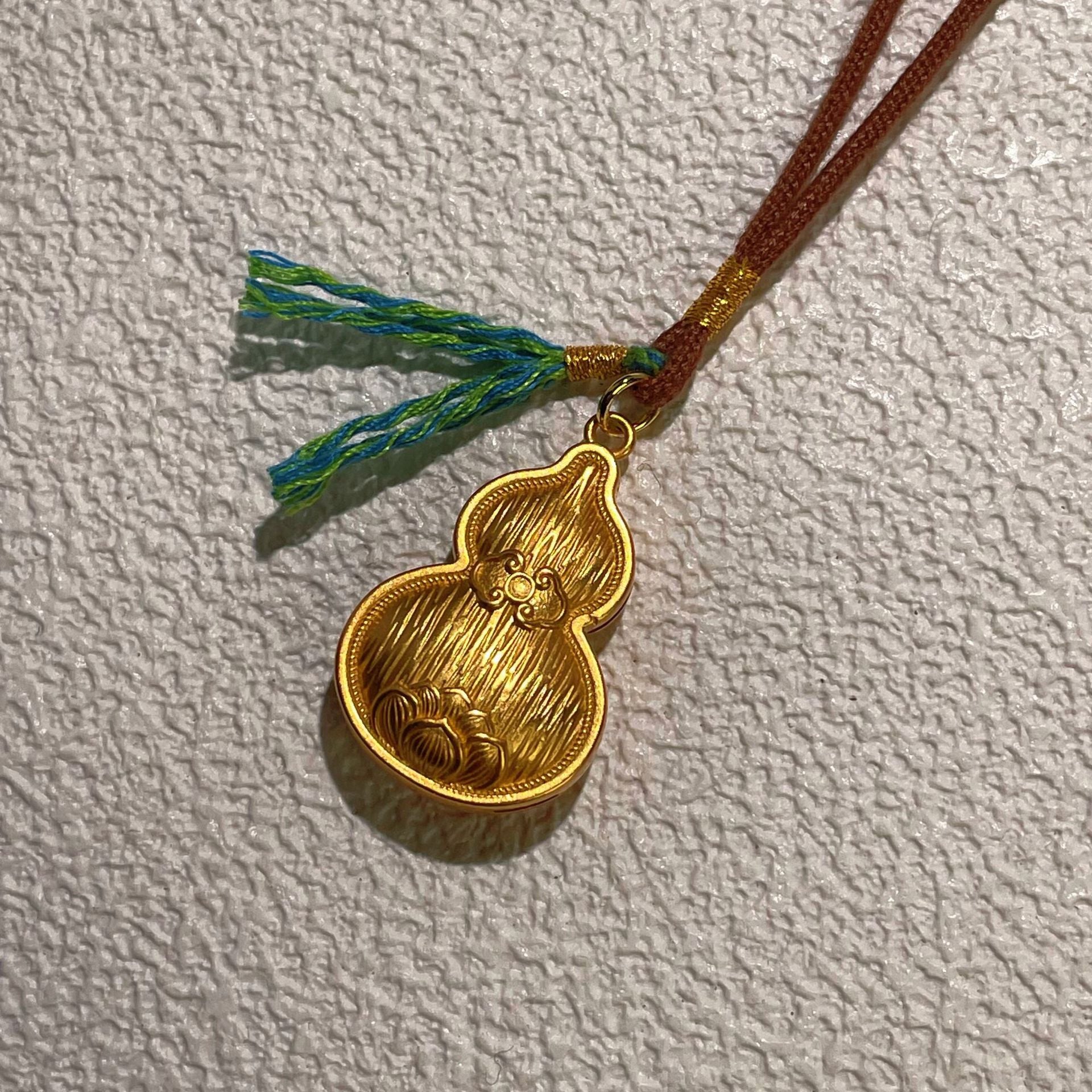 Damen Amulett-Halskette mit kunstvollem Anhänger und geflochtenem Band Shop Nory