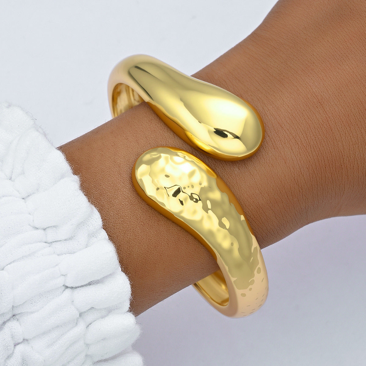 Damen geschwungene Armreifen aus hochwertigem Metall Shop Nory