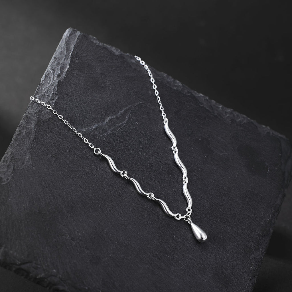 Damen elegante Kette mit geschwungenen Elementen und tropfenförmigem Anhänger Shop Nory
