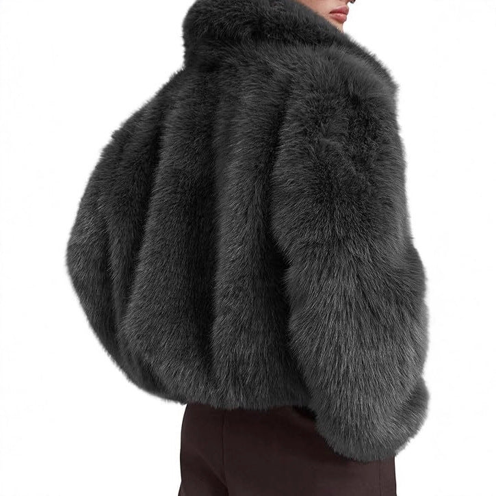 Damen Kurze Boxy‑Faux‑Fur‑Fliegerjacke mit dichtem Hochflor und breitem Umlegekragen Shop Nory
