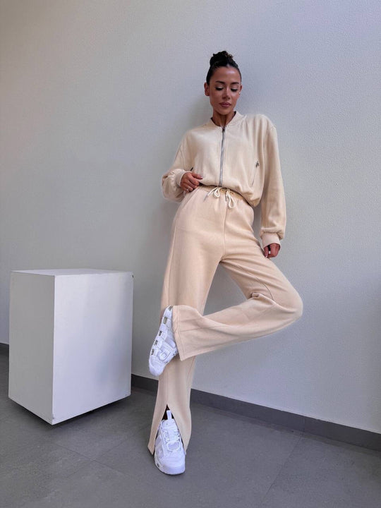 Damen weiches Velours-Zweiteiler mit kurzem Reißverschluss-Bomber und High-Waist-Hose mit Bein-Schlitz Shop Nory