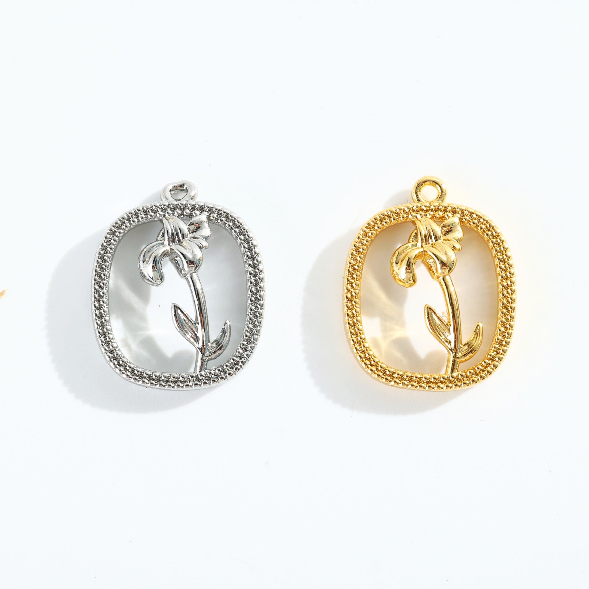 Schmuckanhänger mit floralem Design Shop Nory