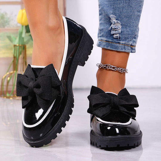 Damen Plateau-Loafer aus Lackimitat mit profilierter Gummisohle und Zierschleife Shop Nory