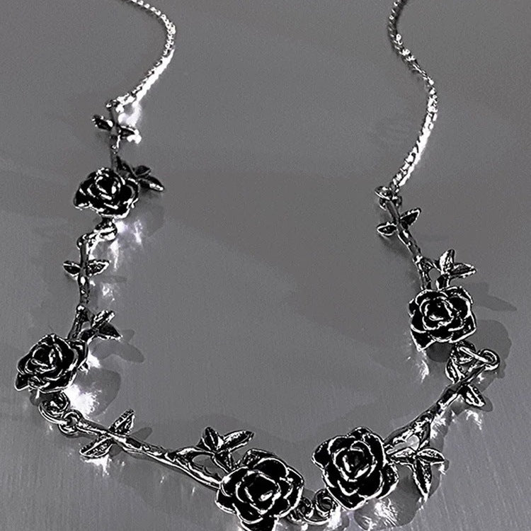 Damen Halskette mit stilvollen Rosen- und Laubmotiven Shop Nory