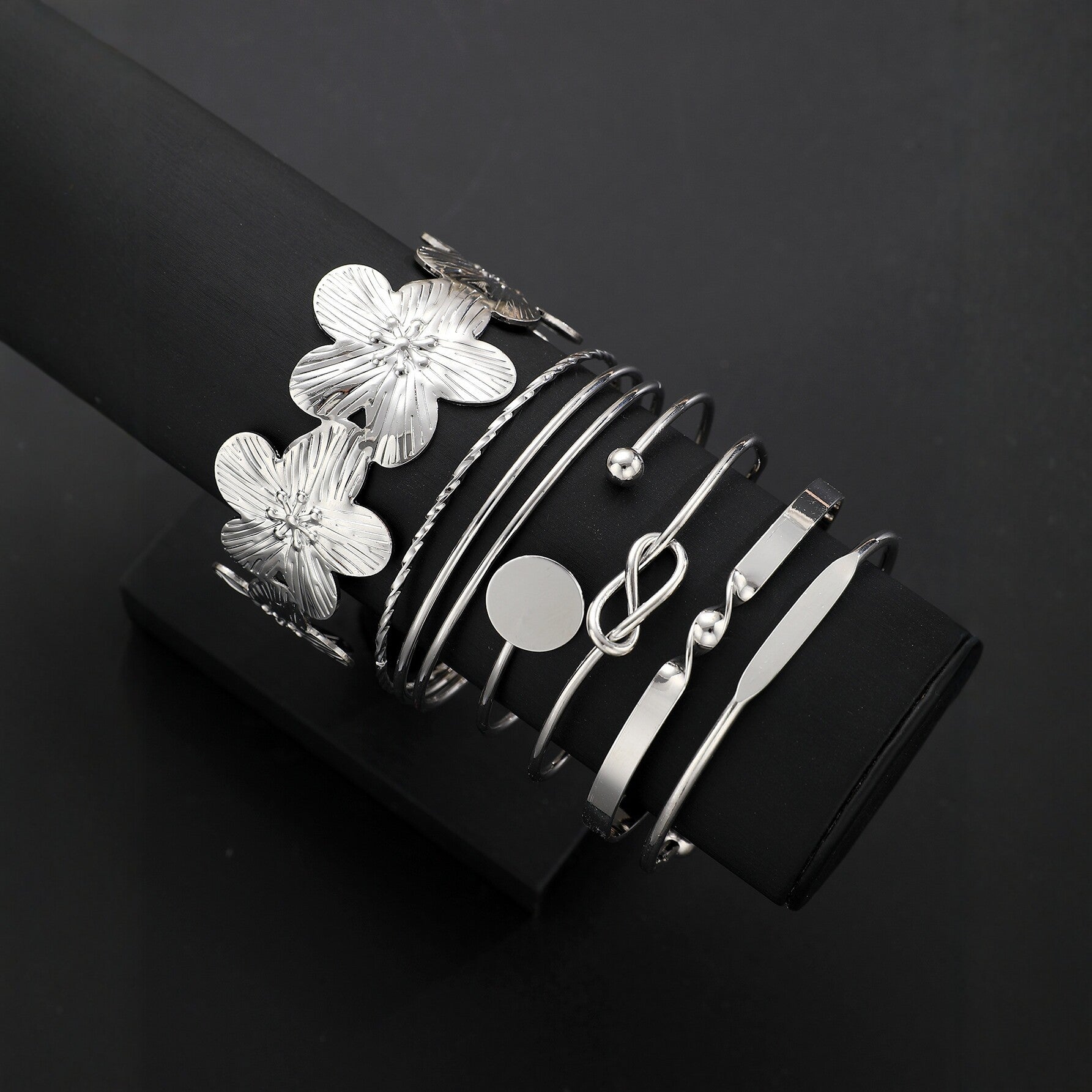 Damen Armreif-Set aus filigranen und künstlerischen Designs Shop Nory