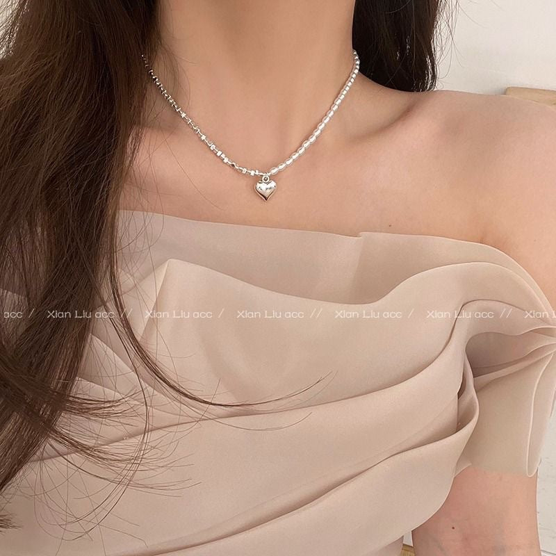 Damen Kette mit elegantem Herzanhänger und perlenschimmernden Akzenten Shop Nory