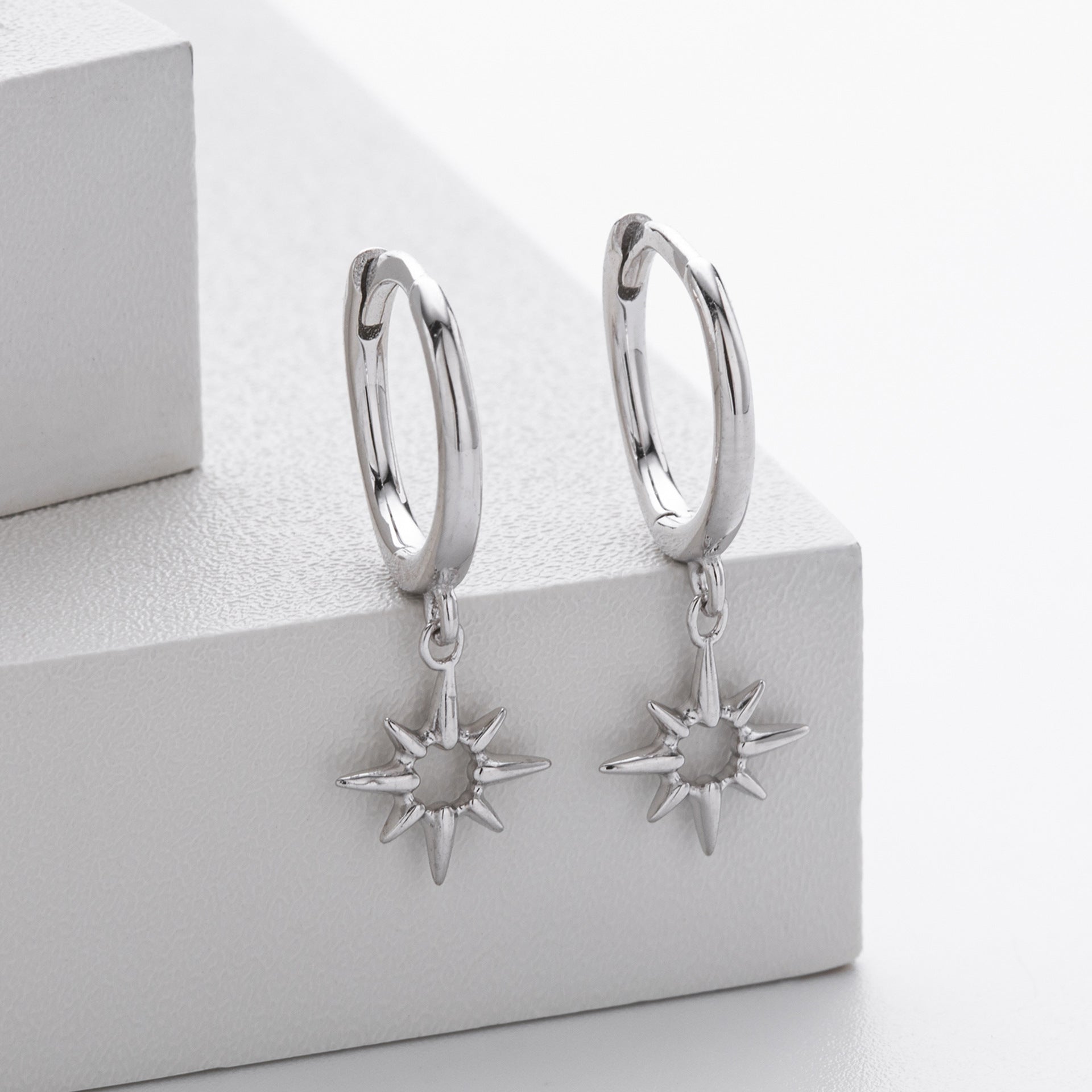 Damen Ohrhänger mit funkelndem Sternenmotiv aus hochwertigem 925 Sterling Silber Shop Nory