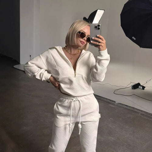 Damen strukturiertes Jacquard-Lounge-Set mit Halbzip-Pullover und schmal zulaufender Relaxhose Shop Nory
