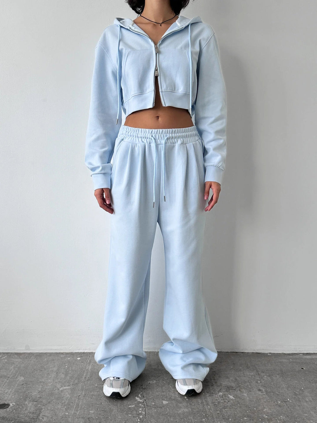 Damen Cropped Hoodie und entspannte Jogginghose Set