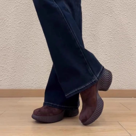 Damen Plateau-Slip-On mit skulpturaler Lug-Sohle und gepolstertem Komfortfußbett Shop Nory