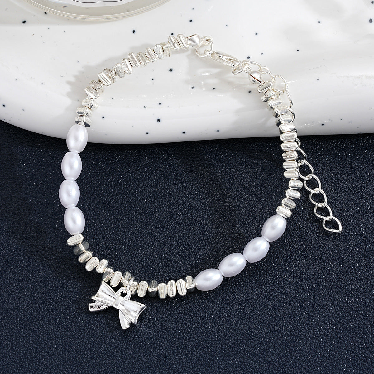 Damen zarte Halskette mit verspieltem Herzanhänger und eleganten Perlen Shop Nory