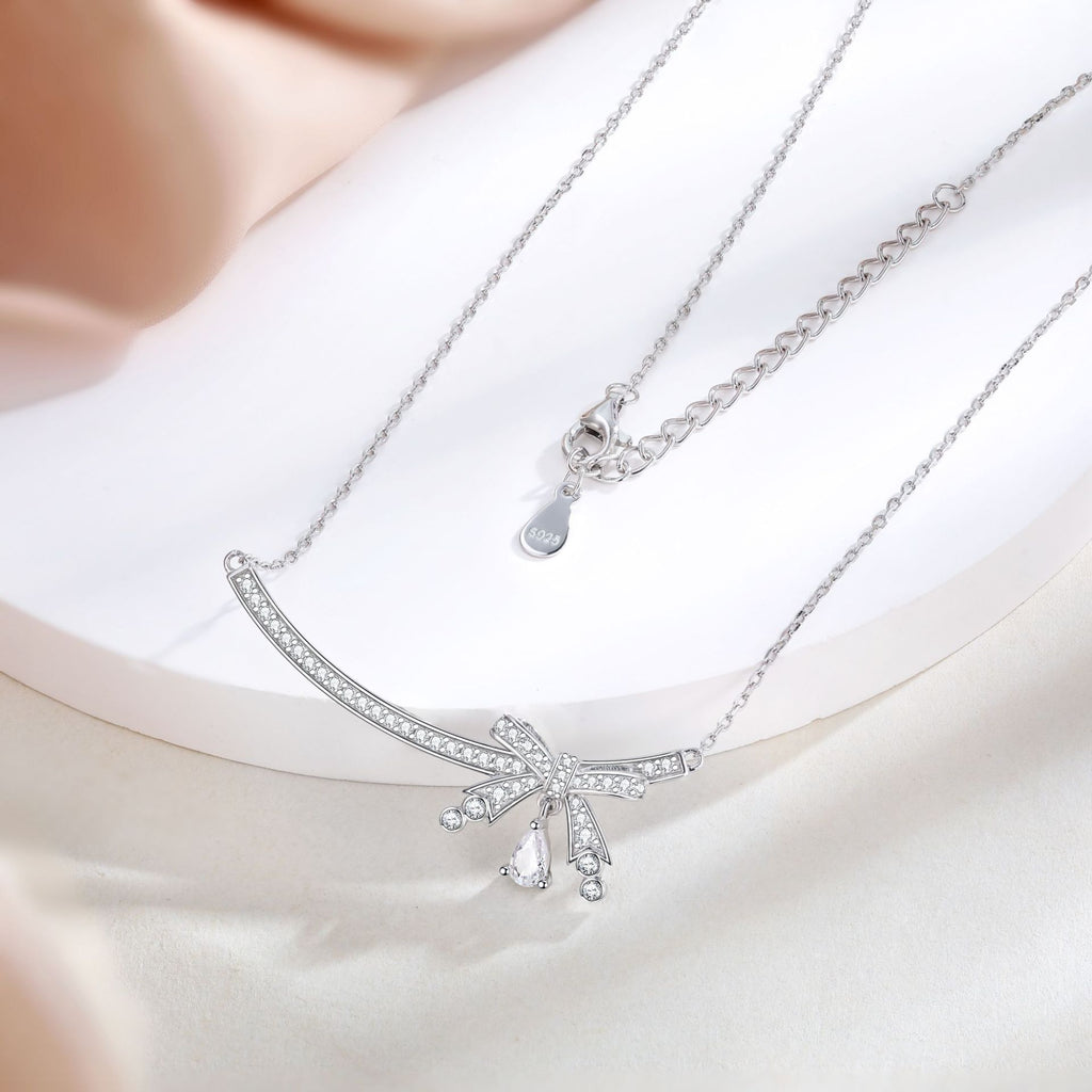 Damen Halskette mit elegantem Schleifenmotiv und funkelnden Zirkonia Shop Nory