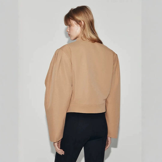 Damen Kurzjacke im kastigen Cropped‑Schnitt mit doppelter Knopfleiste und strukturierten Schulterfalten Shop Nory
