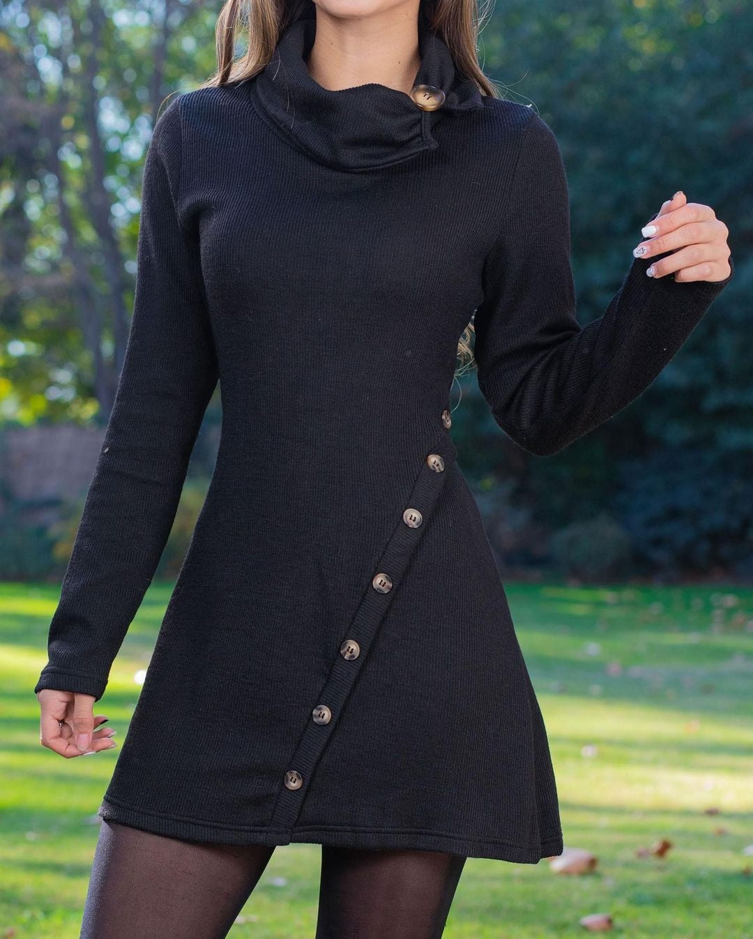 Damen nan figurbetontes A-Linien Strickkleid mit asymmetrischer Zierknopfleiste und hohem Kragen Shop Nory