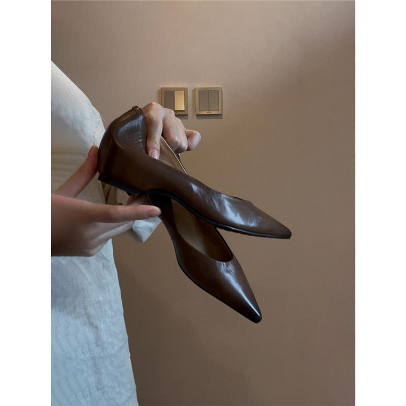 Damen Elegante spitz zulaufende flache Slipper aus softem Glattleder mit ergonomischem Komfortfußbett Shop Nory