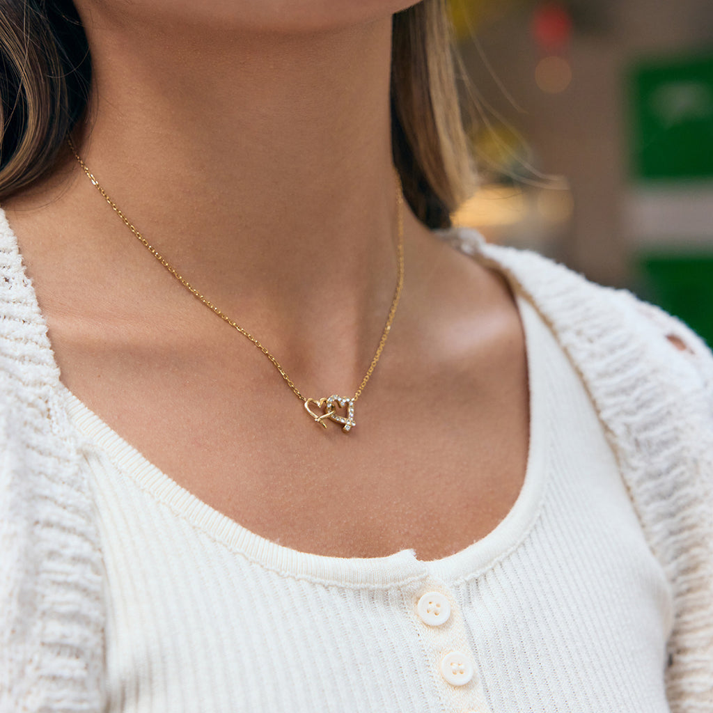 Damen Halskette mit herzförmigem Anhänger und funkelnden Zirkonia-Akzenten Shop Nory
