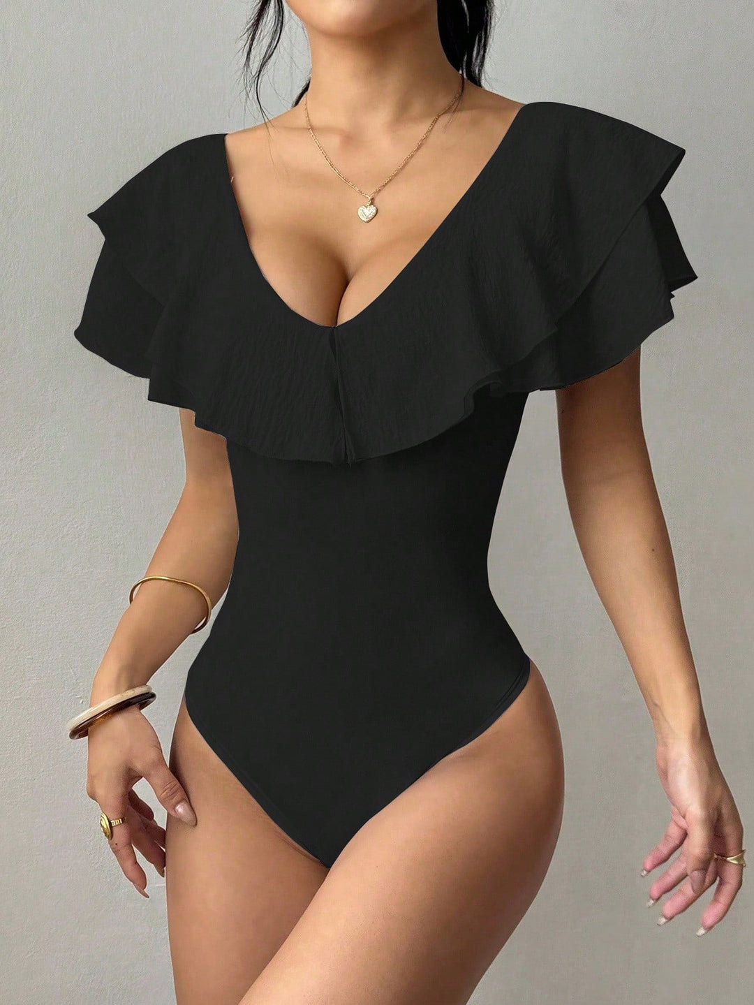 Damen Taillierter Body mit tiefem V‑Ausschnitt und doppeltem Volantkragen Shop Nory