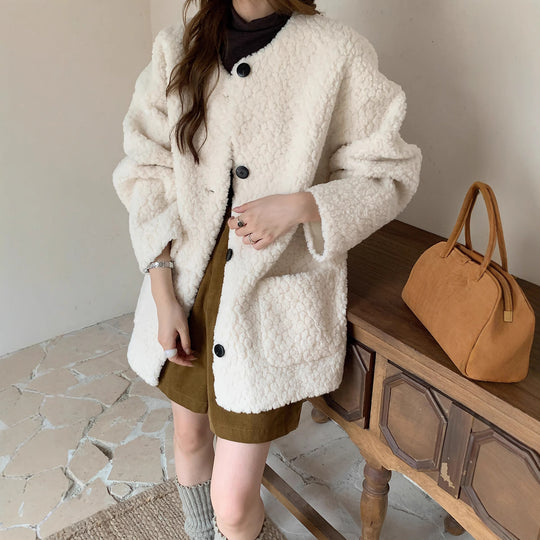 Damen Oversized Teddy‑Mantel mit Rundhals, großer Knopfleiste und aufgesetzten Taschen Shop Nory
