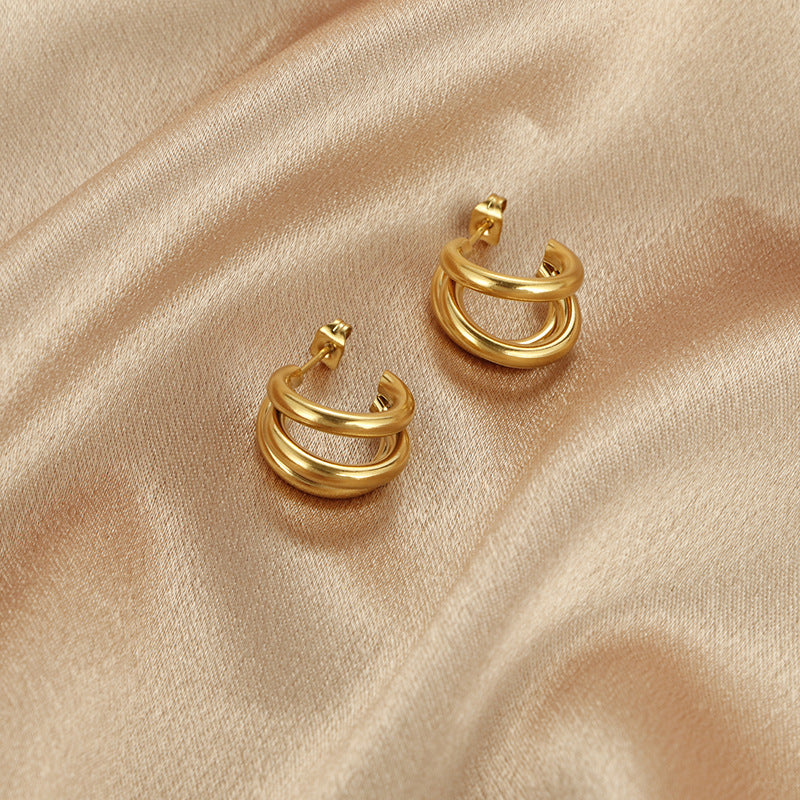 Damen zeitgenössische Triple Hoop Ohrringe Shop Nory