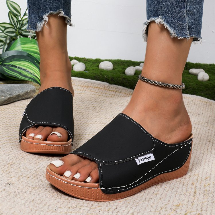 Damen Offene Zehen-Pantoletten mit Soft‑Suede‑Obermaterial, verstellbarem Klettverschluss und dämpfender Keilsohle Shop Nory
