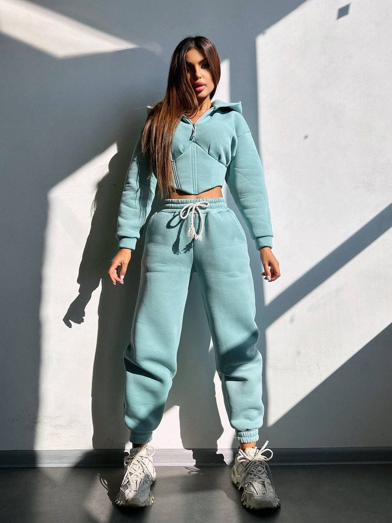 Damen Crop-Kapuzenjacke mit Korsagennaht und High-Waist Jogginghose Shop Nory