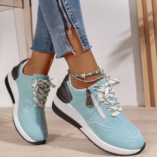 Damen sportive Plateau-Wedgesneaker mit seitlichem Zipper, perforiertem Nubuklook und dämpfender EVA-Sohle Shop Nory
