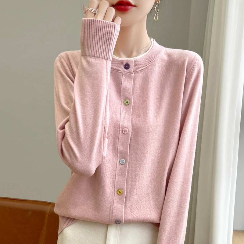 Damen Leichter Feinstrick-Cardigan mit Rundhalsausschnitt und bunten Knöpfen Shop Nory