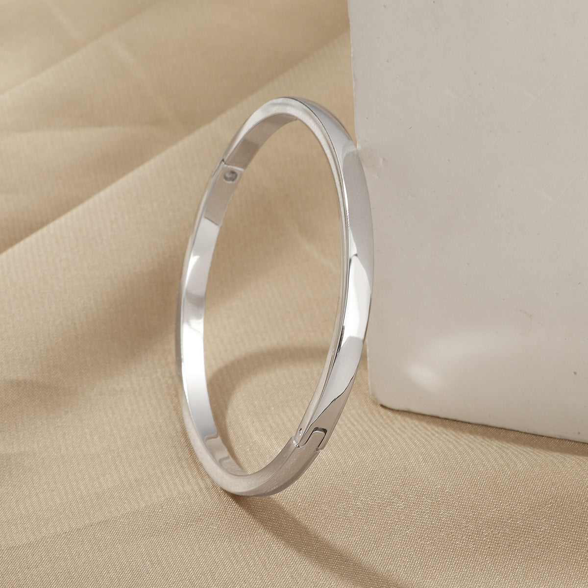 Frauen Sleek Gold Armreife Shop Nory