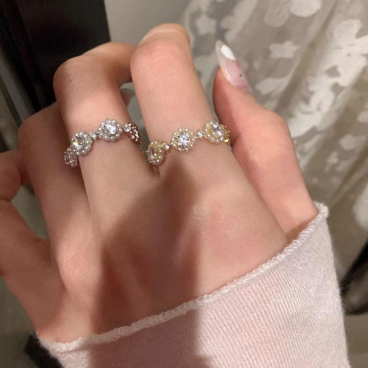 Damen Eleganter Verlobungsring mit funkelnden Zirkonia und Perlen Shop Nory