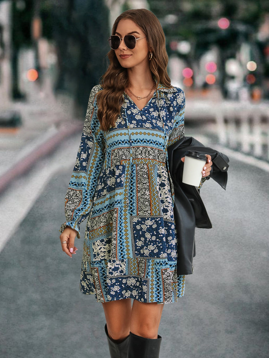 Damen Boho-Minikleid mit langen Ärmeln und buntem Muster