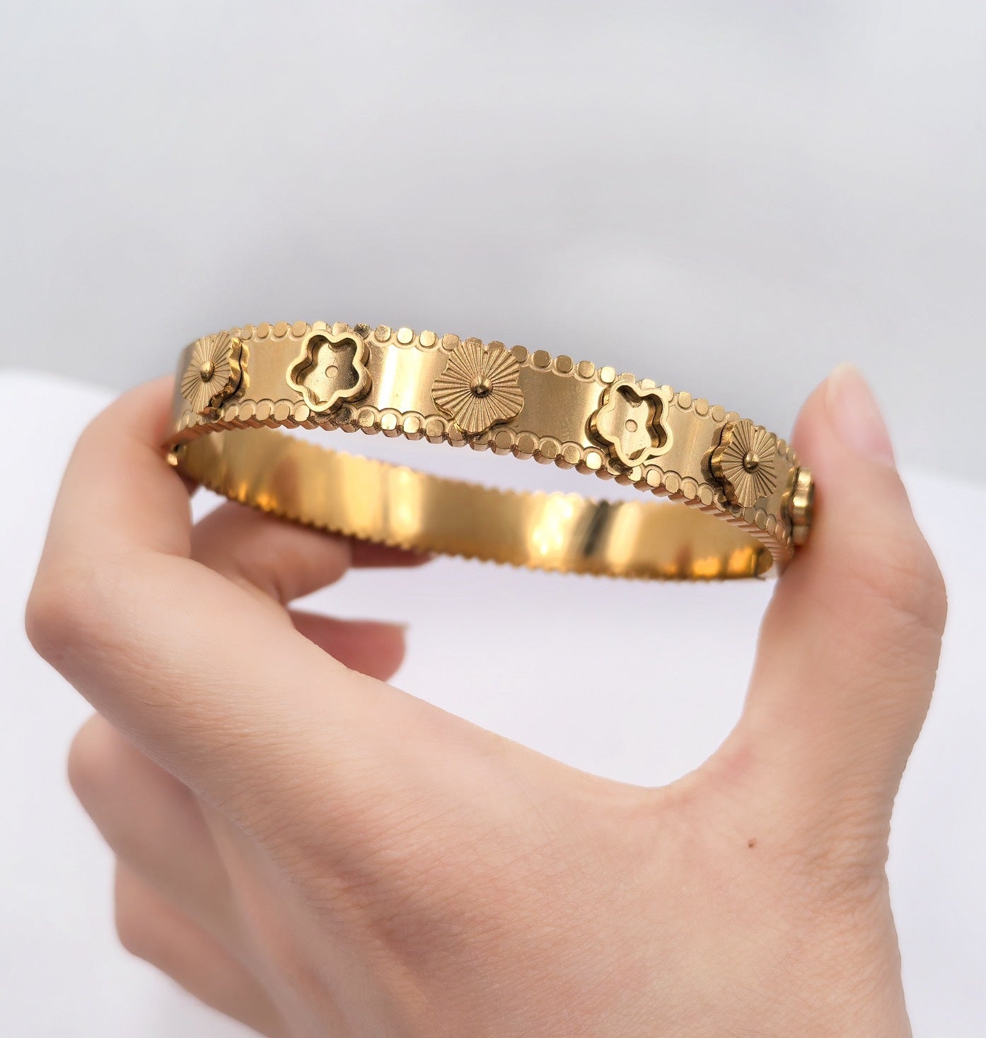 Damen elegantes Armband mit floralem Design Shop Nory