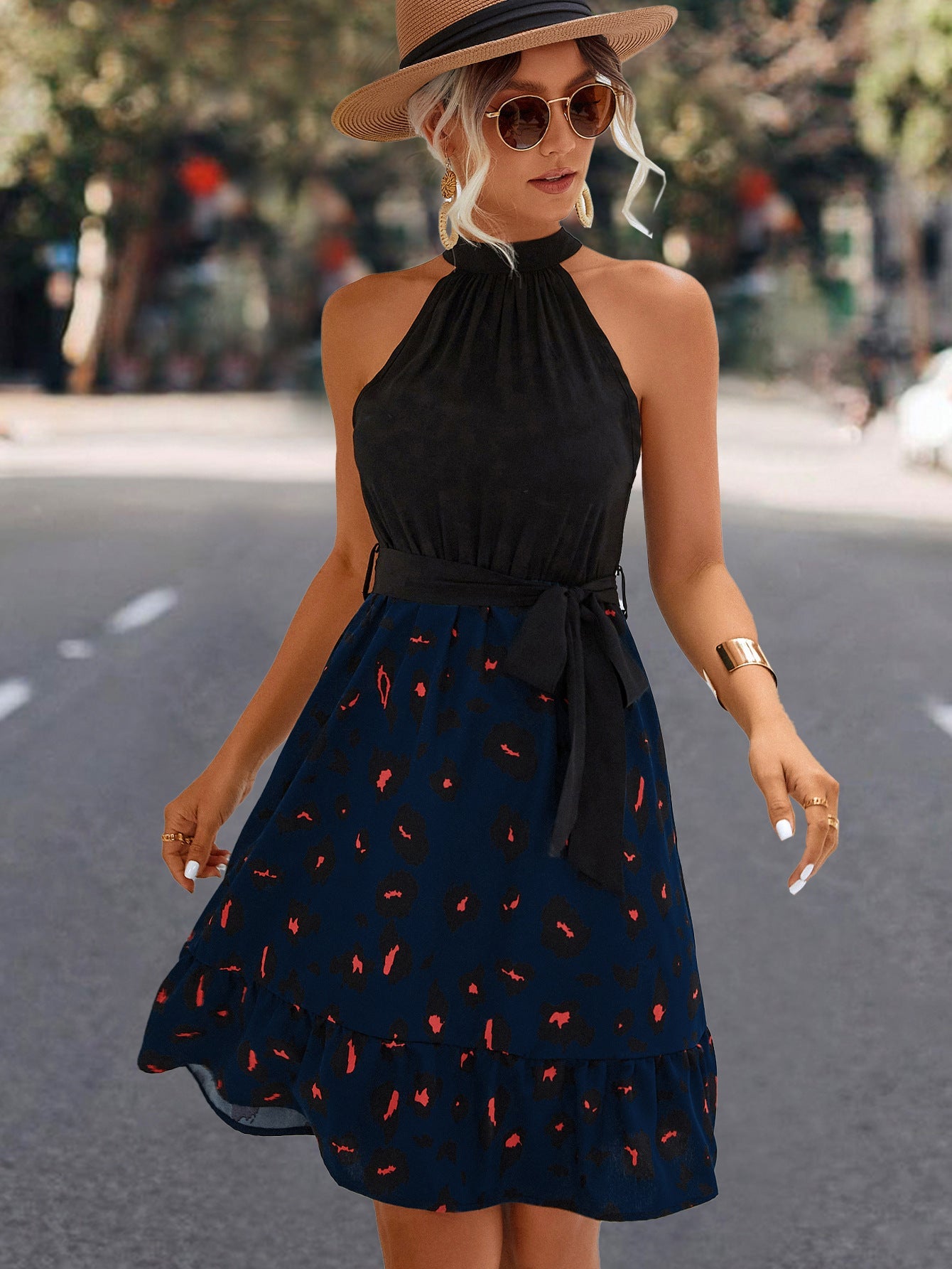 Damen Halterkleid mit voluminösem Rock und elegante Schleife Shopnory