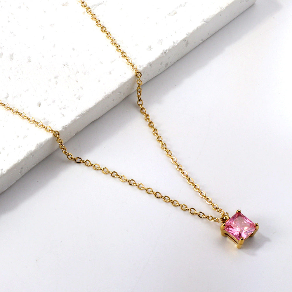 Damen Halskette mit funkelndem quadratischem Anhänger aus hochwertigem Edelstahl und goldplattierter Oberfläche Shop Nory
