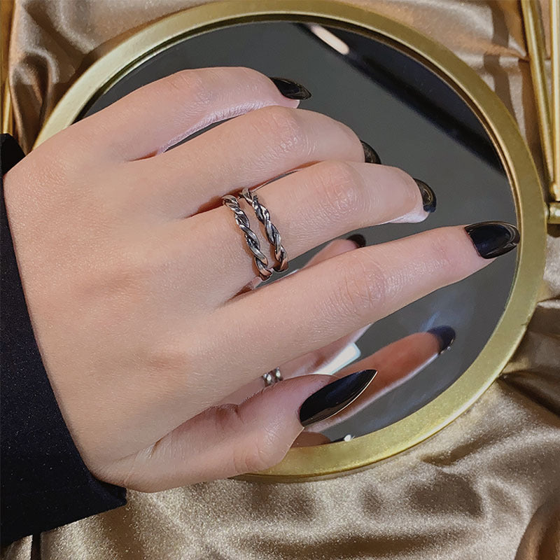 Damenring aus hochwertigem Edelstahl mit erhabenem Design und filigraner Verzierung Shop Nory